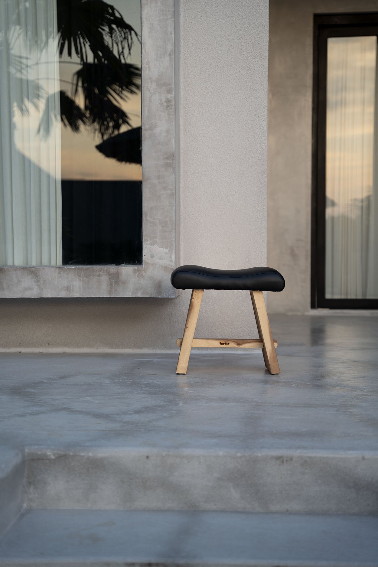 Le Tabouret Suar Avec Cuir